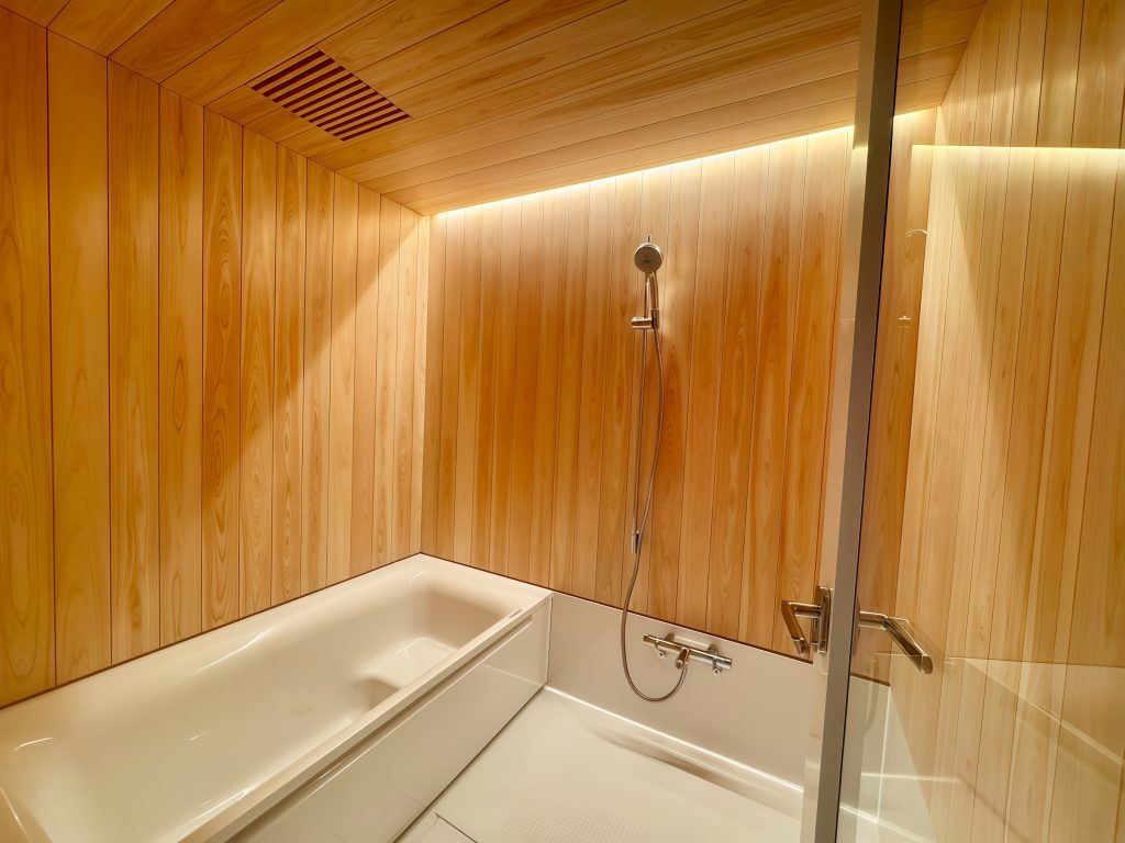 ヒノキ浴室